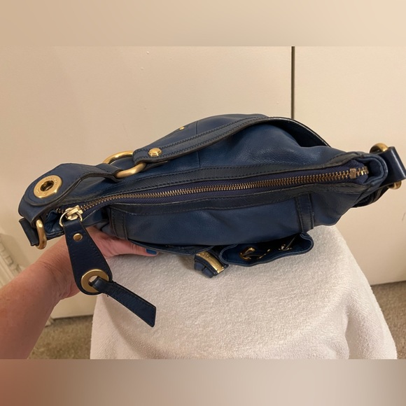 GUC   B. Makowsky Blue Leather Shoulder Bag - Picture 11 of 15